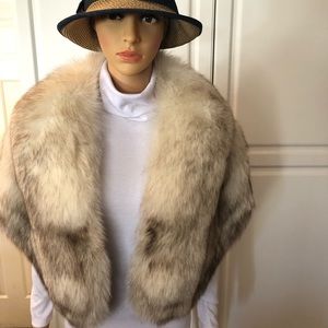 Sold Out! 📍Luxury layering piece fur shawl collar